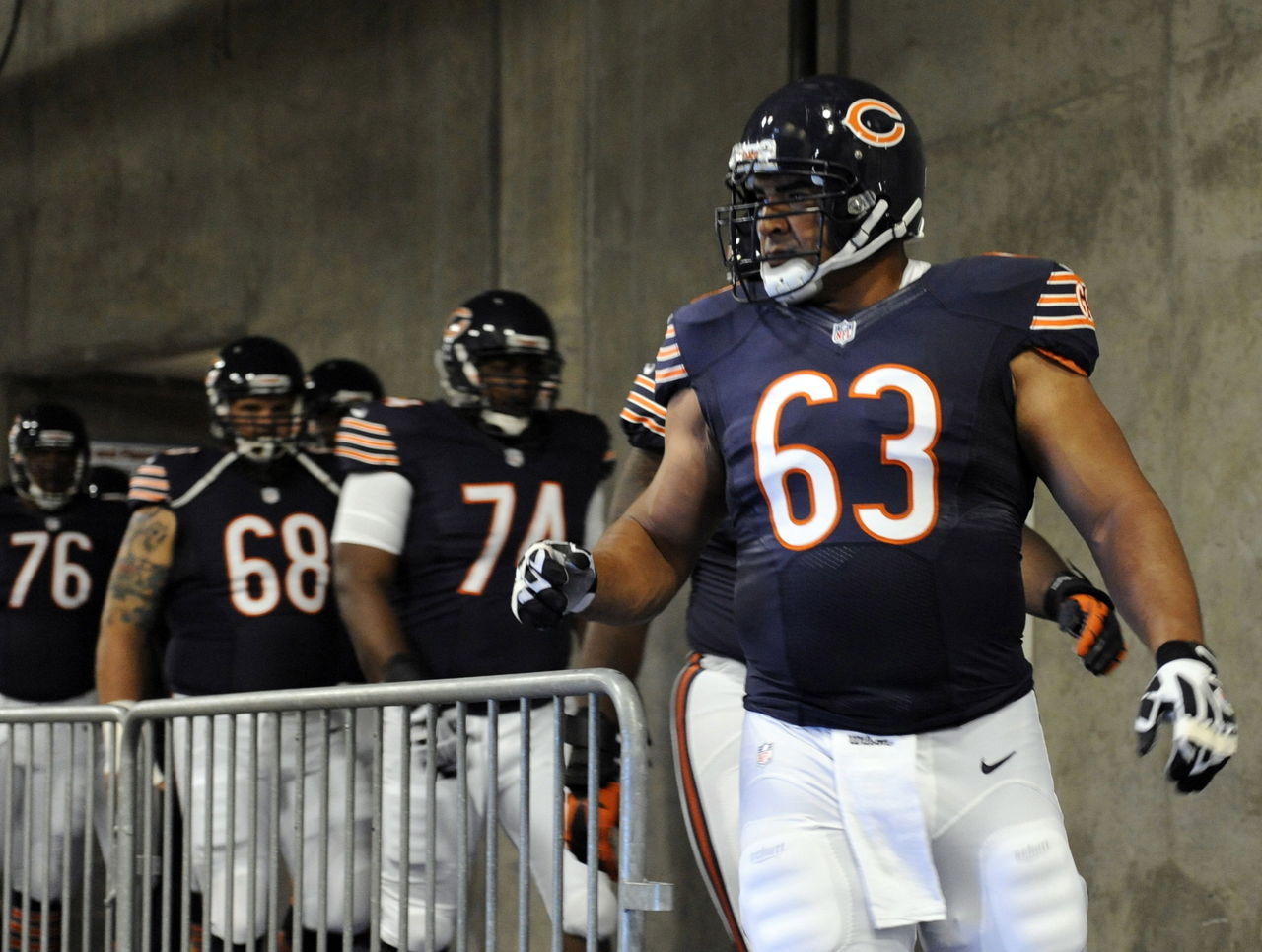 Bears agree to extension with Roberto Garza