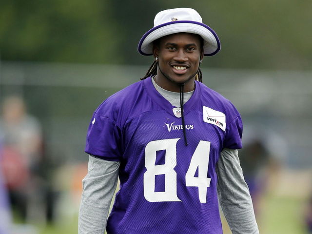 Cordarrelle Patterson bribes Matt Cassel with cookies in hopes of getting more targets