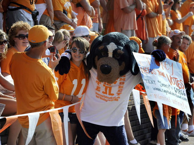 Best fan signs from 'College GameDay' at Bristol Motor Speedway