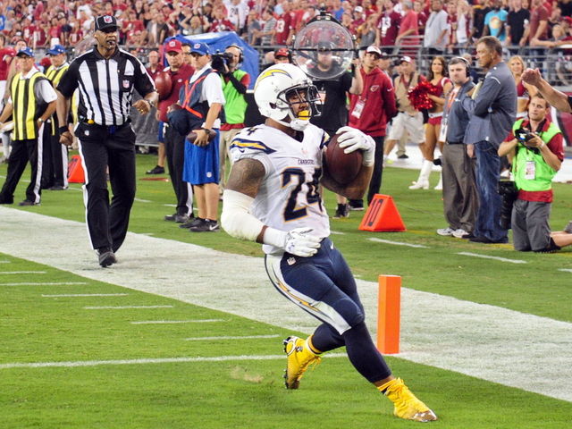 Chargers' Ryan Mathews carted off with knee injury vs. Seahawks