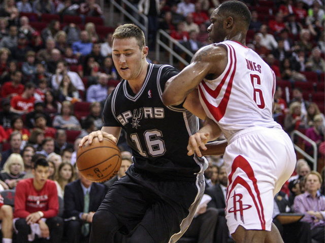 Report: Pistons reach agreement with Aron Baynes on 3-year deal