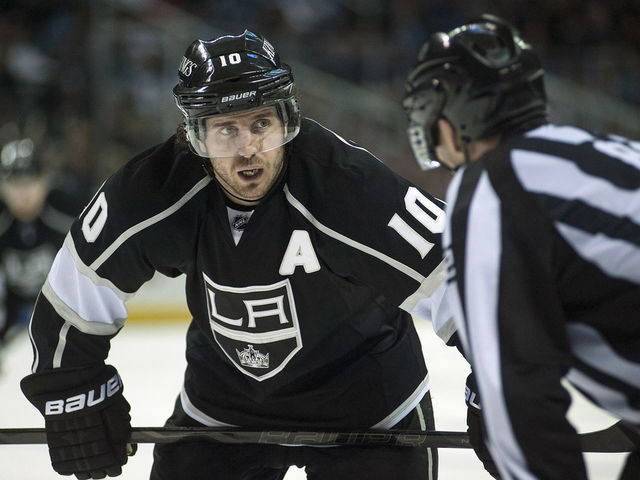 Report: Kings looking at possibility of trading Mike Richards