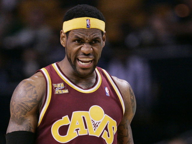 LeBron's new Nike banner to be unveiled for home opener