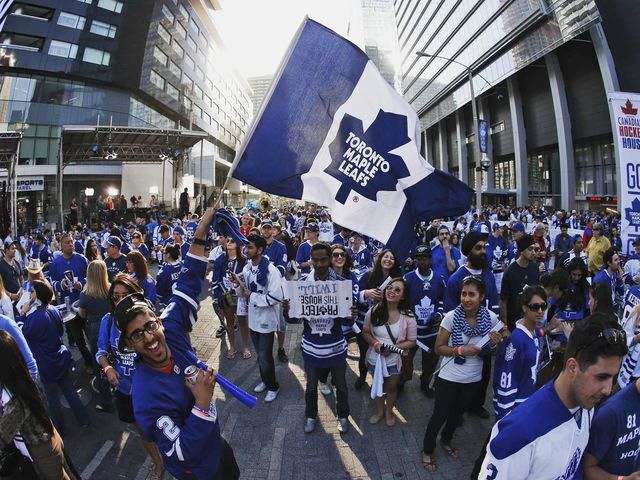 VIDEO: Fan throws Maple Leafs jersey on the ice