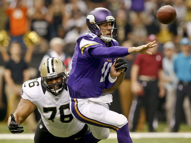 Matt Cassel fractures several bones in foot; Teddy Bridgewater named starter