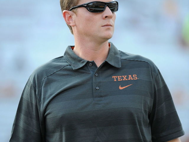 Report: Former Texas offensive coordinator Major Applewhite applies to be SMU head coach