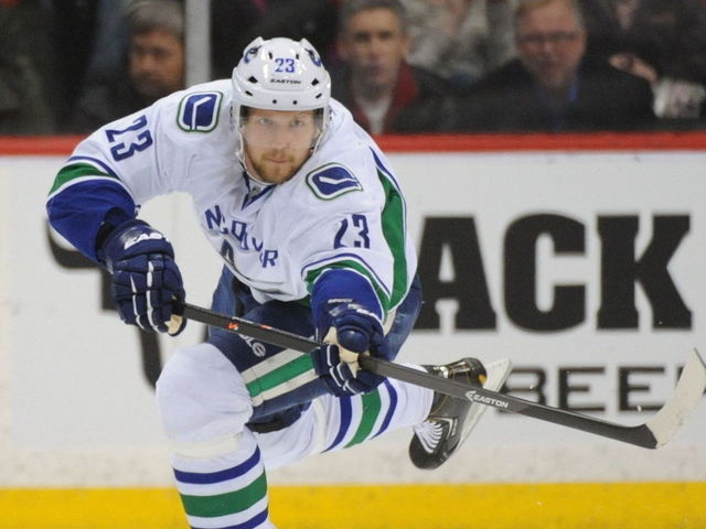 Canucks' Edler to miss 6 weeks with fractured fibula