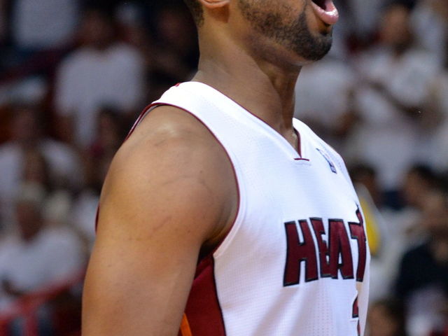 Report: Heat's initial offer to Wade was under $10 million per year