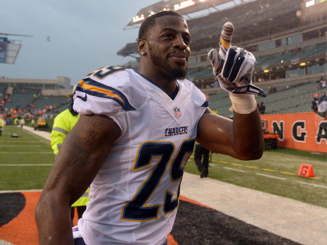 Chargers' Shareece Wright leaves with knee injury