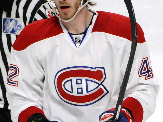 VIDEO: Canadiens' Tinordi ejected after hard hit on Capitals' Schmidt