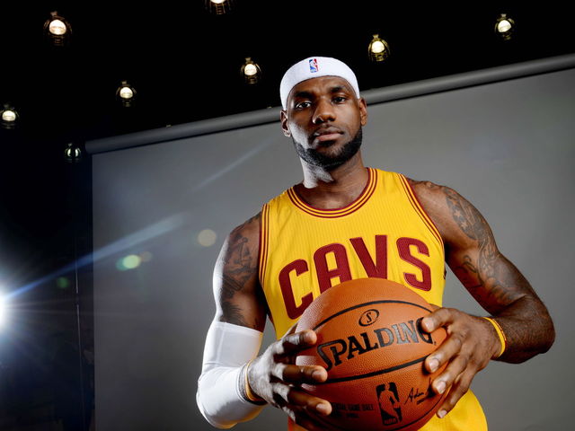 PHOTOS: The mystery surrounding LeBron's hair continues
