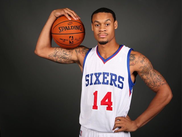 K.J. McDaniels passes on 76ers standard rookie deal; signs for 1 year