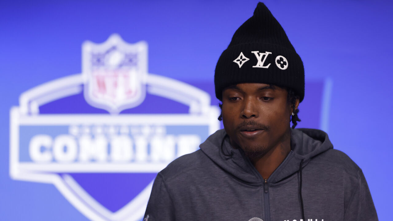 INDIANAPOLIS, INDIANA - FEBRUARY 29: Khyree Jackson #DB16 of the Oregon speaks to the media during the 2024 NFL Combine at the Indiana Convention Center on February 29, 2024 in Indianapolis, Indiana.