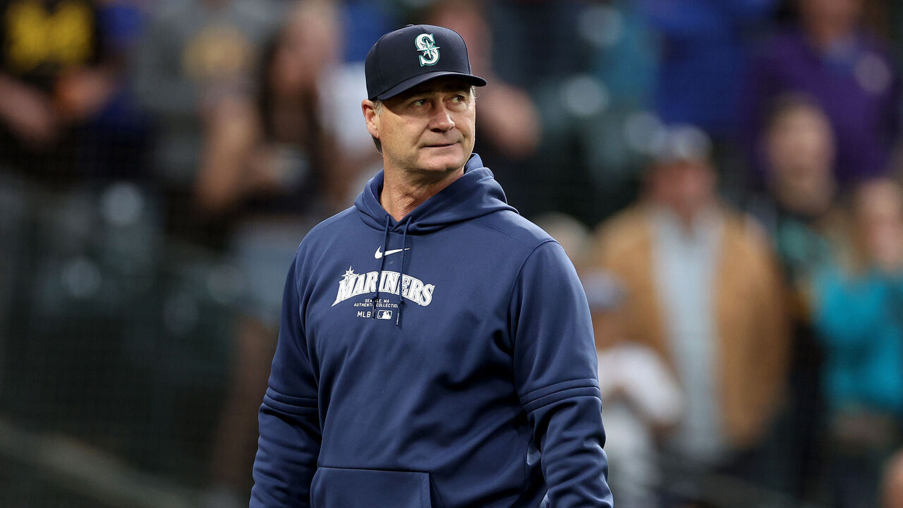 SEATTLE, WASHINGTON - JUNE 10: Manager Scott Servais #9 of the Seattle Mariners reacts during the eighth inning against the Chicago White Sox at T-Mobile Park on June 10, 2024 in Seattle, Washington.