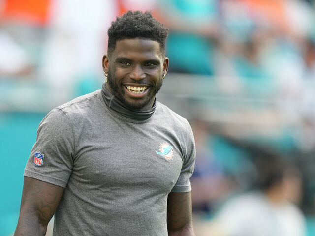 Dolphins' Hill warns agent during contract talks: 'Do not get me traded' |  theScore.com