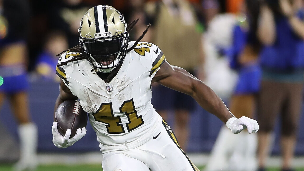 INGLEWOOD, CA - DECEMBER 21: New Orleans Saints running back Alvin Kamara (41) runs during the New Orleans Saints vs the Los Angeles Rams on December 21, 2023, at SoFi Stadium in Inglewood, CA.