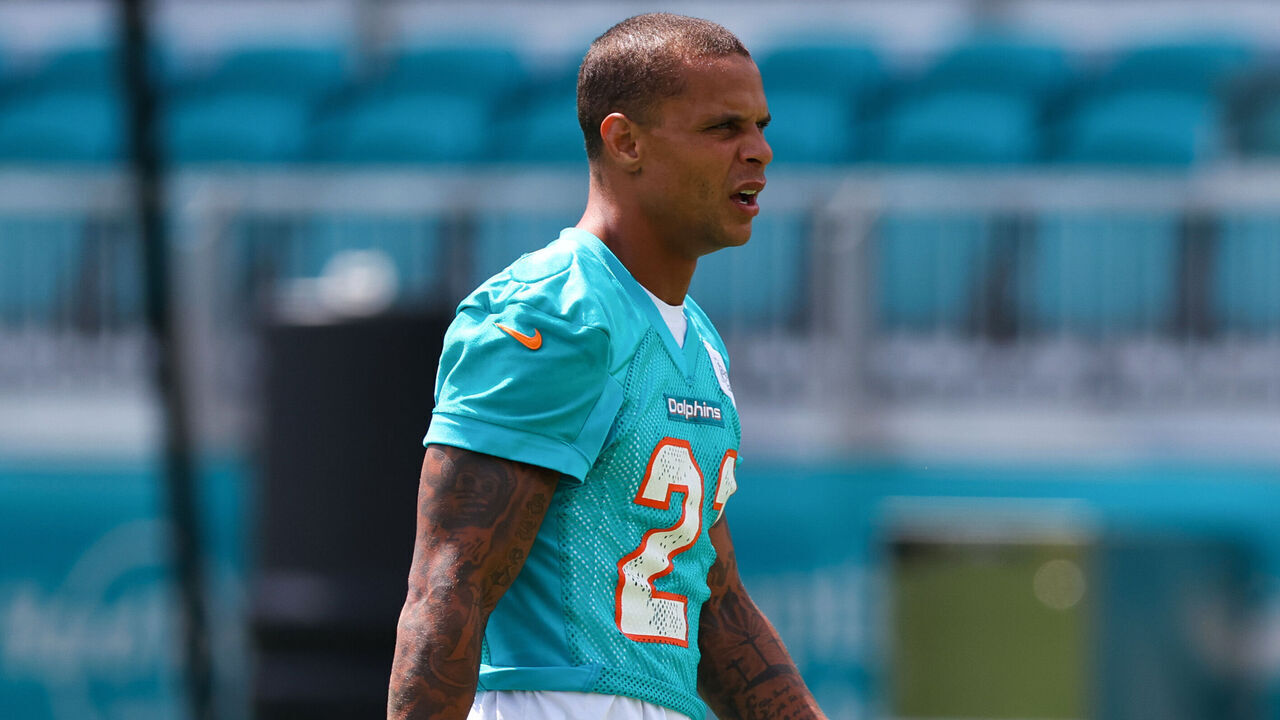 MIAMI GARDENS, FLORIDA - JUNE 04: Jordan Poyer #21 of the Miami Dolphins participates during Miami Dolphins Mandatory Minicamp on June 04, 2024 in Miami Gardens, Florida.