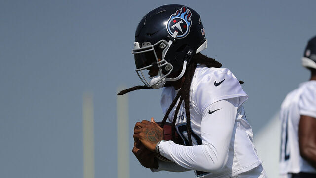 NASHVILLE, TENNESSEE - JULY 29: DeAndre Hopkins #10 of the Tennessee Titans runs a drill during training camp at Ascension Saint Thomas Sports Park on July 29, 2023 in Nashville, Tennessee.