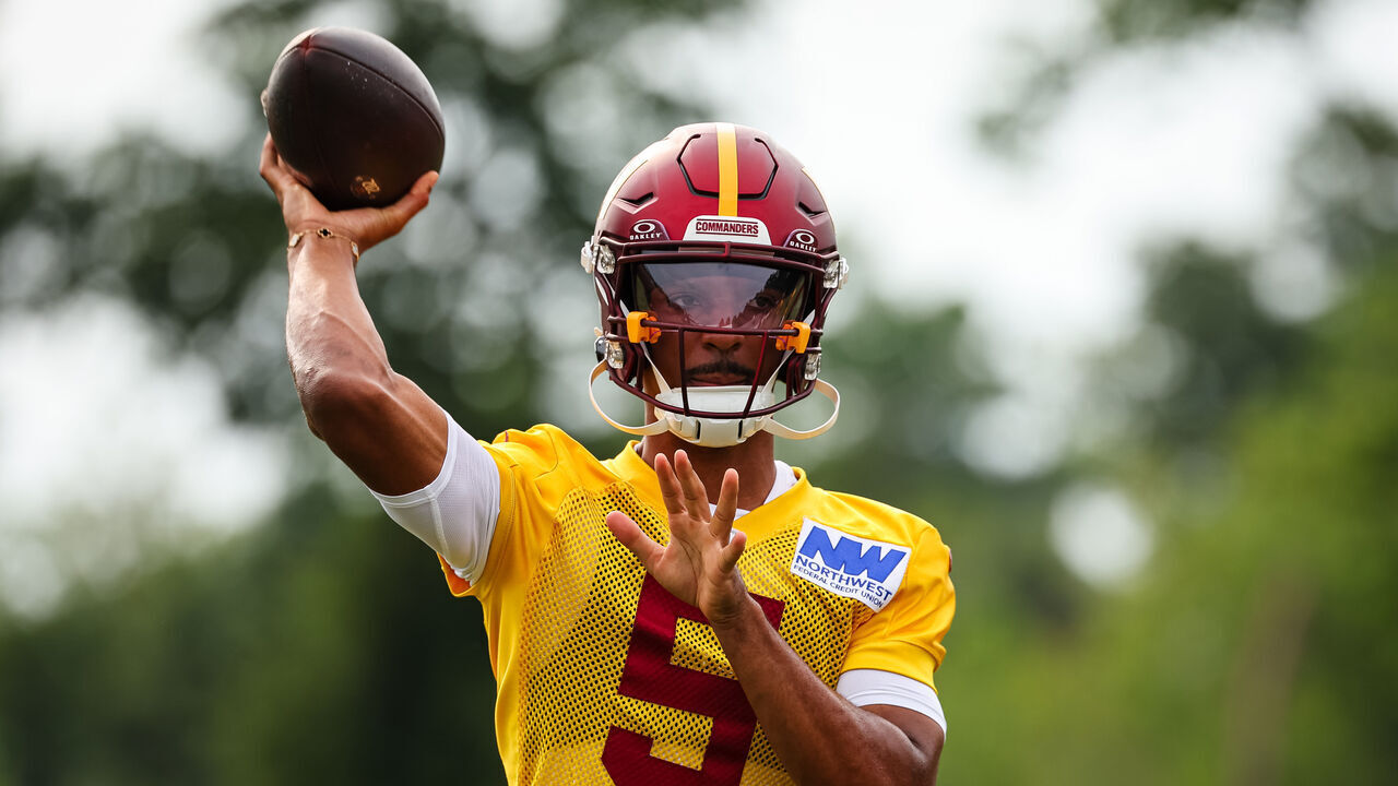 ASHBURN, VA - JULY 25: Jayden Daniels #5 of the Washington Commanders participates in a drill during training camp at OrthoVirginia Training Center at Commanders Park on July 25, 2024 in Ashburn, Virginia.