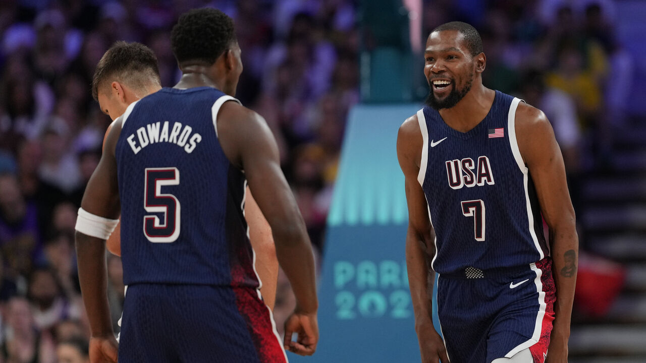 LILLE, FRANCE - JULY 28: Kevin Durant #7 and Anthony Edwards #5 of Team USA celebrate during the game against the Serbian Men's National Team on July 28, 2024 at the Stade Pierre Mauroy in Paris, France. NOTE TO USER: User expressly acknowledges and agrees that, by downloading and/or using this photograph, user is consenting to the terms and conditions of the Getty Images License Agreement. Mandatory Copyright Notice: Copyright 2024 NBAE