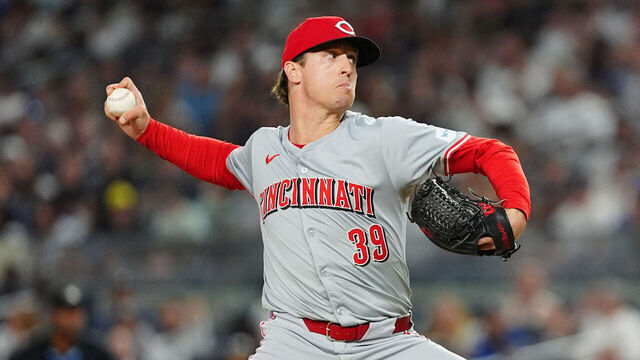 BRONX, NY - JULY 03: Cincinnati Reds Pitcher Lucas Sims (39) delivers a pitch during the eighth inning of a Major Baseball game between the Cincinnati Reds and the New York Yankees on July 3, 2024, at Yankee Stadium in the Bronx, NY.