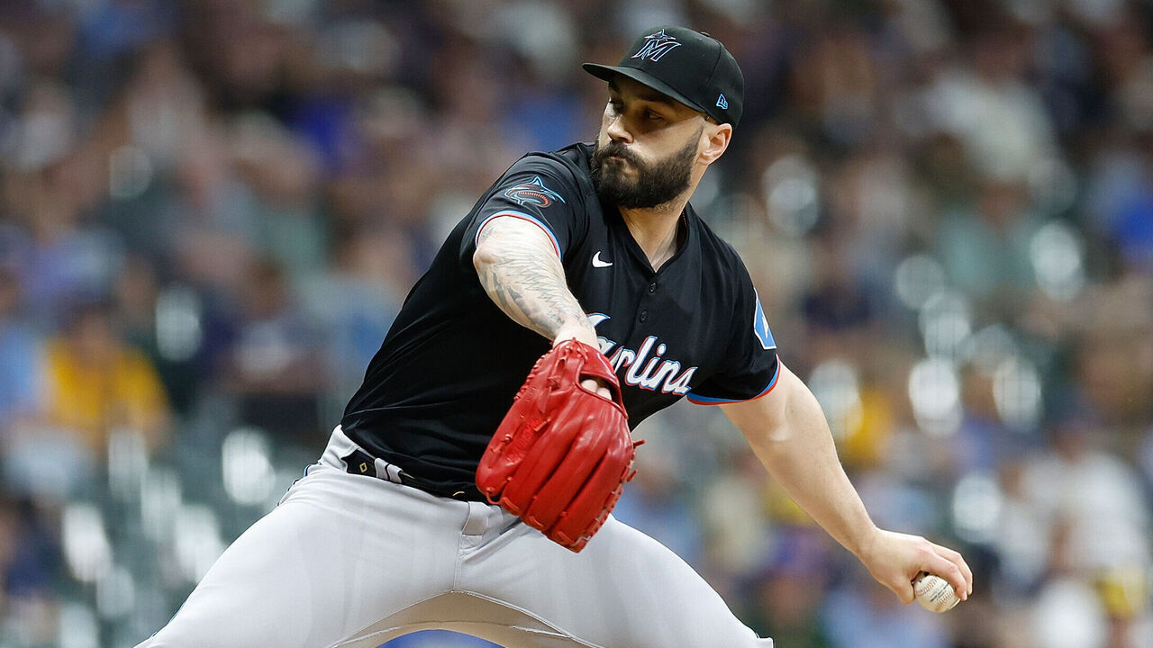 MILWAUKEE, WISCONSIN - JULY 26: Tanner Scott #66 of the Miami Marlins throws a pitch in the ninth inning against the Milwaukee Brewers at American Family Field on July 26, 2024 in Milwaukee, Wisconsin.
