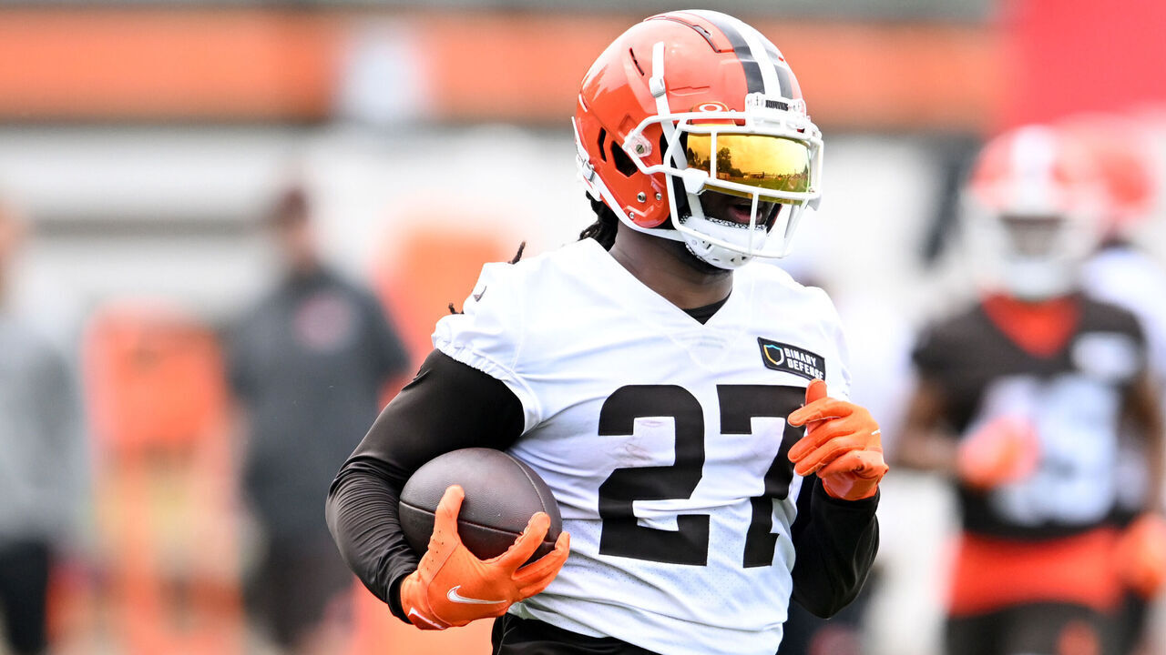 BEREA, OHIO - MAY 22: D'Onta Foreman #27 of the Cleveland Browns runs a drill during an OTA offseason workout at their CrossCountry Mortgage Campus on May 22, 2024 in Berea, Ohio.