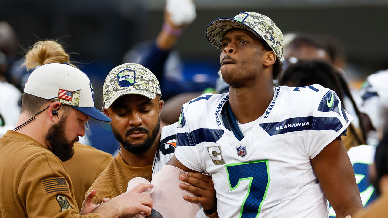 INGLEWOOD, CA - NOVEMBER 19: Seattle Seahawks quarterback Geno Smith (7) gets his arm wrapped by training staff during an NFL regular season game between the Seattle Seahawks and the Los Angeles Rams on November 19, 2023, at SoFi Stadium in Inglewood, CA.
