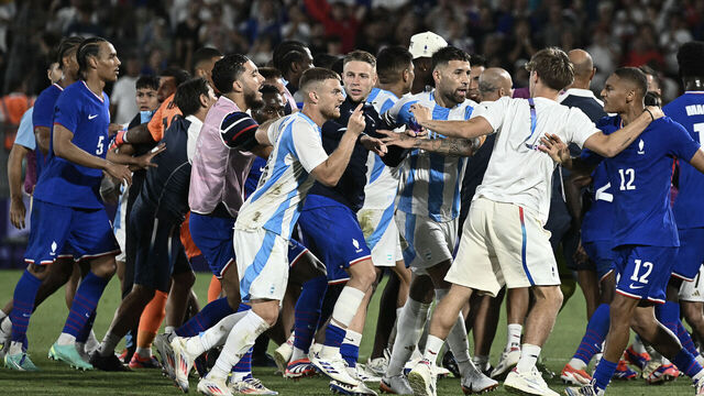 France's and Argentina's team react after France won in the men's quarter-final football match between France and Argentina during the Paris 2024 Olympic Games at the Bordeaux Stadium in Bordeaux on August 2, 2024.