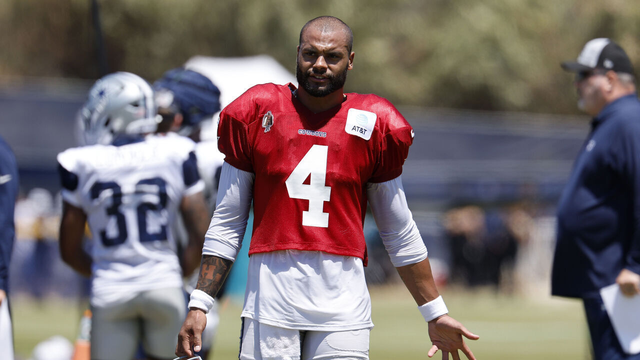 OXNARD, CALIFORNIA - JULY 30: Quarterback Dak Prescott #4 of the Dallas Cowboys during a training session on July 30, 2024 in Oxnard, California.