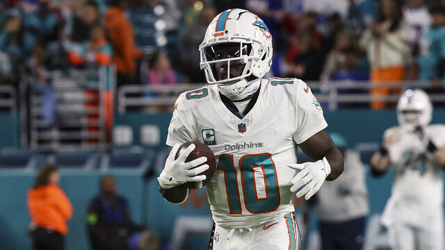 MIAMI GARDENS, FL - JANUARY 07: Tyreek Hill #10 of the Miami Dolphins warms up prior to an NFL football game against the Buffalo Bills at Hard Rock Stadium on January 7, 2024 in Miami Gardens, Florida.