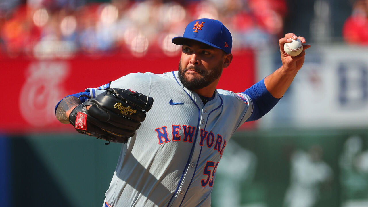 ST LOUIS, MISSOURI - AUGUST 5: Sean Manaea #59 of the New York Mets delivers a pitch against the St. Louis Cardinals in the first inning at Busch Stadium on August 5, 2024 in St Louis, Missouri.