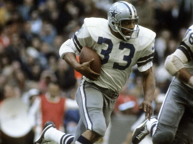 DALLAS, TX - JANUARY 2: Dwayne Thomas #33 of the Dallas Cowboys carries the ball against the San Francisco 49ers during the NFC NFL Conference Championship football game at Texas Stadium in Dallas, Texas. Dallas won the game 14-3.