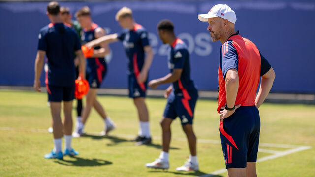 LOS ANGELES, CALIFORNIA - JULY 30: (EXCLUSIVE COVERAGE) Manager Erik ten Hag of Manchester United in action during a first team training session at UCLA Campus on July 30, 2024 in Los Angeles, California.