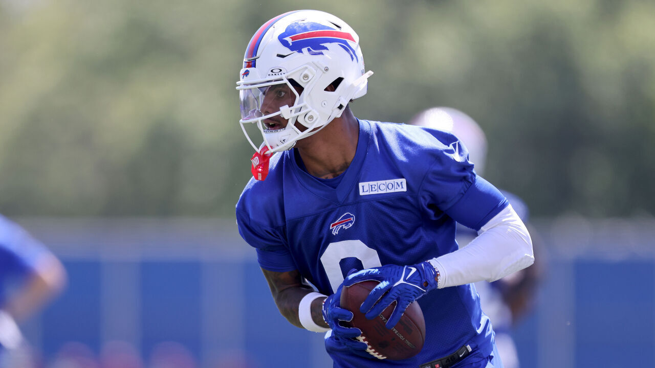 ORCHARD PARK, NEW YORK - JUNE 12: Keon Coleman #0 of the Buffalo Bills works out after Buffalo Bills mandatory mini camp on June 12, 2024 in Orchard Park, New York.