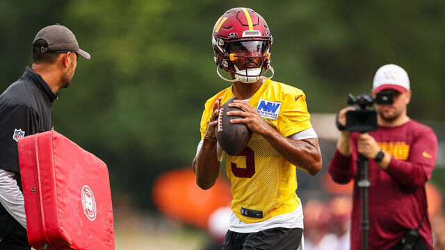 ASHBURN, VA - JULY 25: Jayden Daniels #5 of the Washington Commanders participates in a drill during training camp at OrthoVirginia Training Center at Commanders Park on July 25, 2024 in Ashburn, Virginia.