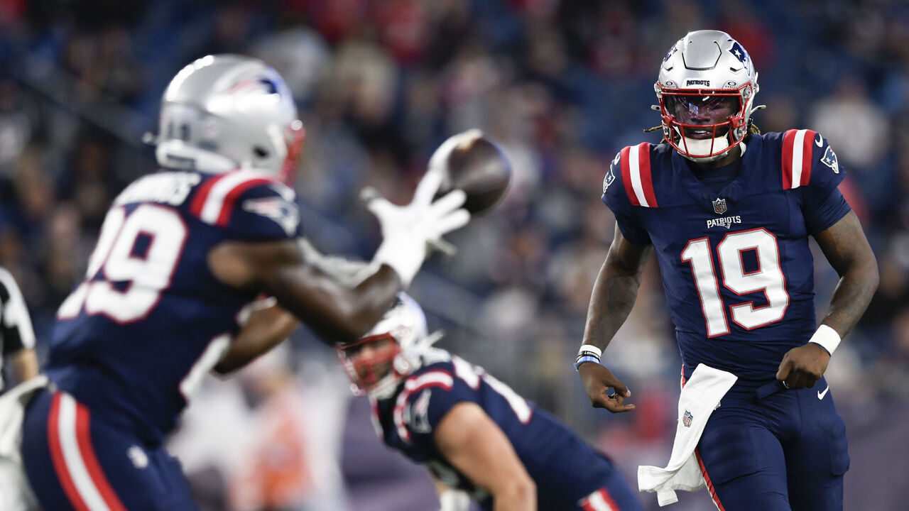 FOXBOROUGH, MASSACHUSETTS - AUGUST 08: Joe Milton III #19 of the New England Patriots throws a pass to teammates Terrell Jennings #29 of the New England Patriots during the second half of a preseason game against the Carolina Panthers at Gillette Stadium on August 08, 2024 in Foxborough, Massachusetts.