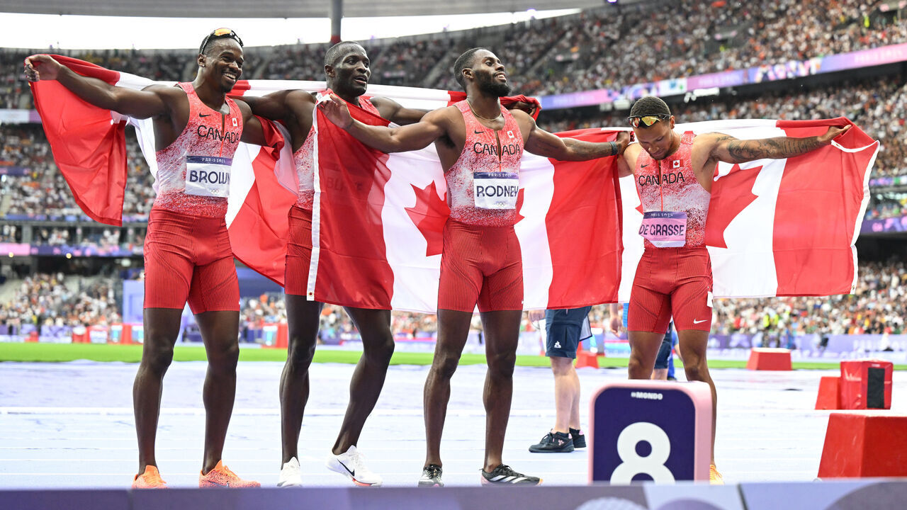 09 August 2024, France, Saint-Denis: Olympics, Paris 2024, Athletics, Stade de France, 4 x 100 m, Men, Final, Canada's Aaron Brown, Jerome Blake, Brendon Rodney and Andre De Grasse (l-r) celebrate after the final. Photo: Sven Hoppe/dpa