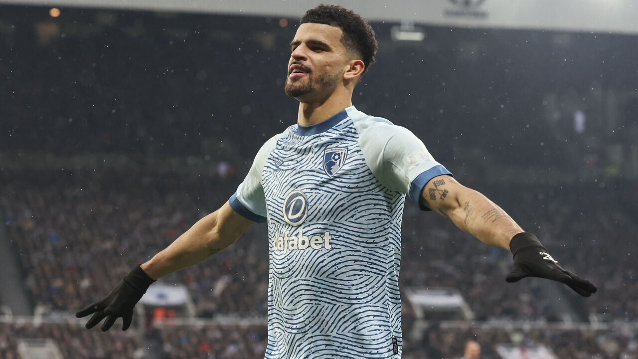 NEWCASTLE UPON TYNE, ENGLAND - FEBRUARY 17: Bournemouth's Dominic Solanke celebrates scoring the opening goal during the Premier League match between Newcastle United and AFC Bournemouth at St. James Park on February 17, 2024 in Newcastle upon Tyne, United Kingdom.