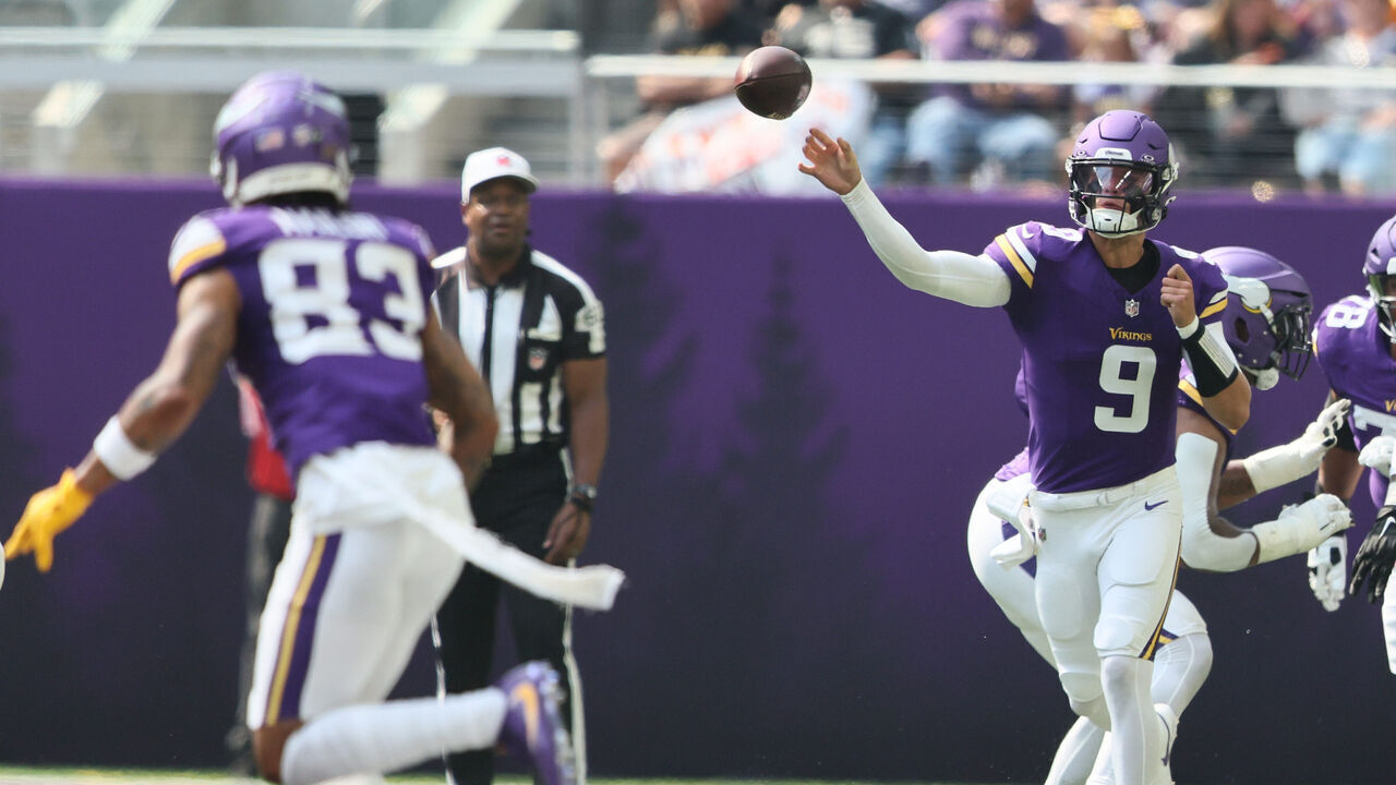 MINNEAPOLIS, MINNESOTA - AUGUST 10: J.J. McCarthy #9 of the Minnesota Vikings throws the ball to Jalen Nailor #83 of the Minnesota Vikings in the second quarter of the pre-season game against Las Vegas Raiders at U.S. Bank Stadium on August 10, 2024 in Minneapolis, Minnesota.