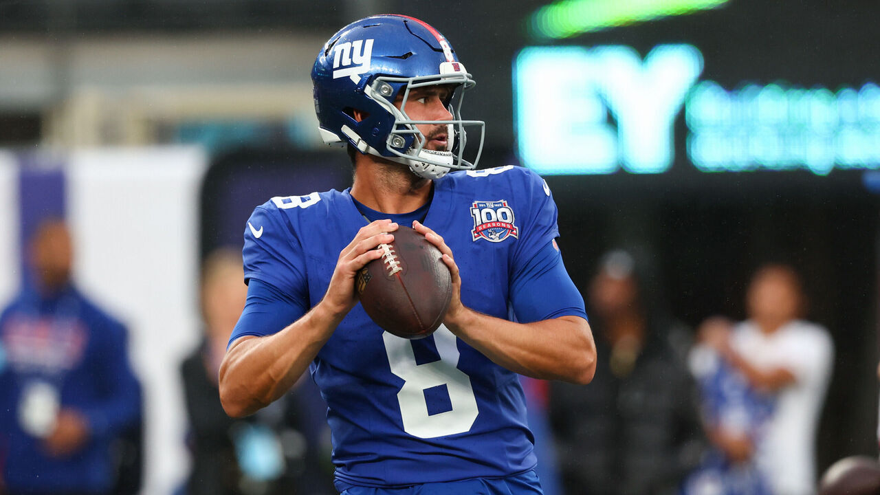 EAST RUTHERFORD, NEW JERSEY - AUGUST 8: Daniel Jones #8 of the New York Giants throws a pass during warmups for their preseason game against the Detroit Lions at MetLife Stadium on August 8, 2024 in East Rutherford, New Jersey.