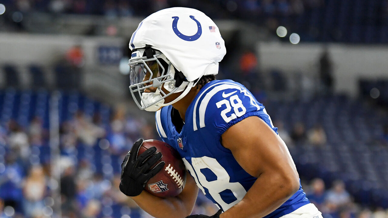 INDIANAPOLIS, INDIANA - AUGUST 11: Jonathan Taylor #28 of the Indianapolis Colts warms up before a preseason game against the Denver Broncos at Lucas Oil Stadium on August 11, 2024 in Indianapolis, Indiana.