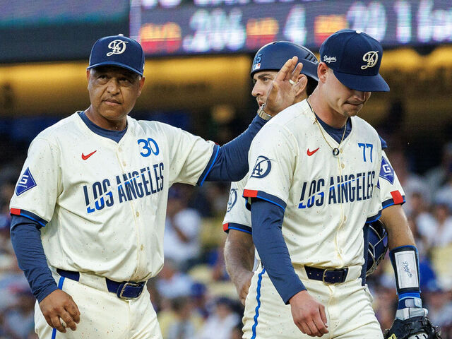 LOS ANGELES, CA - AUGUST 10, 2024: Dodgers manager Dave Roberts consoles Los Angeles Dodgers starting pitcher River Ryan (77) as he's pulled from the game for a right arm injury in the fifth inning against the Pittsburgh Pirate on August 10, 2024 in Los Angeles, California. (Gina Ferazzi / Los Angeles Times via Getty Images)