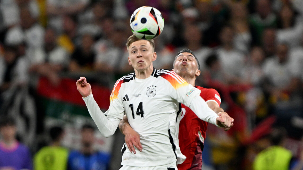 23 June 2024, Hesse, Frankfurt/M.: Soccer: European Championship, Switzerland - Germany, UEFA Euro 2024, preliminary round, Group A, match day 3, Frankfurt Arena, Germany's Maximilian Beier (front) and Fabian Schär of Switzerland fight for the ball. Photo: Federico Gambarini/dpa