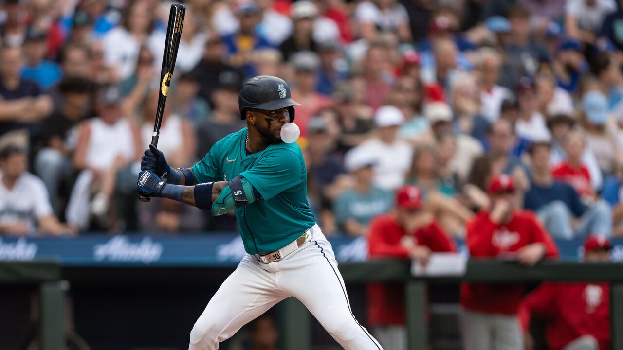 SEATTLE, WA - AUGUST 03: Victor Robles #10 of the Seattle Mariners blows a bubble while waiting for a pitch during an at-bat in a game against the Philadelphia Phillies at T-Mobile Park on August 3, 2024 in Seattle, Washington. The Mariners won 6-5 in ten innings.