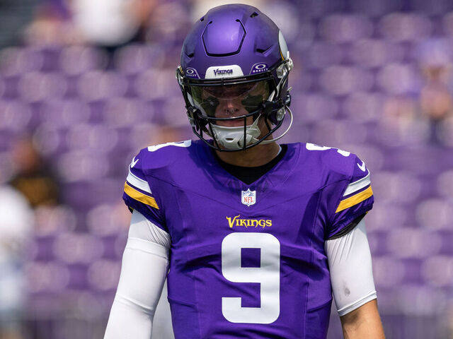 MINNEAPOLIS, MN - AUGUST 10: Minnesota Vikings quarterback J.J. McCarthy (9) warms up before the NFL preseason game between the Las Vegas Raiders and the Minnesota Vikings on August 10, 2024, at U.S. Bank Stadium in Minneapolis, MN.