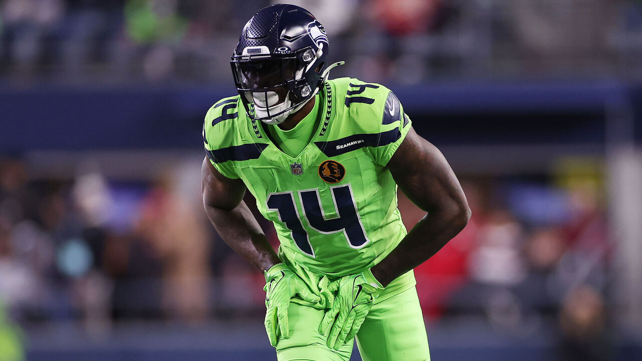 SEATTLE, WASHINGTON - NOVEMBER 23: DK Metcalf #14 of the Seattle Seahawks lines up during the third quarter against the San Francisco 49ersat Lumen Field on November 23, 2023 in Seattle, Washington.