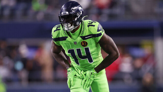 SEATTLE, WASHINGTON - NOVEMBER 23: DK Metcalf #14 of the Seattle Seahawks lines up during the third quarter against the San Francisco 49ersat Lumen Field on November 23, 2023 in Seattle, Washington.