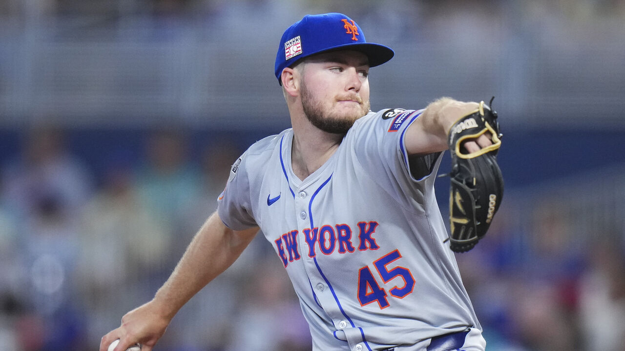 MIAMI, FLORIDA - JULY 21: Christian Scott #45 of the New York Mets throws a pitch during a game against the Miami Marlins at loanDepot park on July 21, 2024 in Miami, Florida.