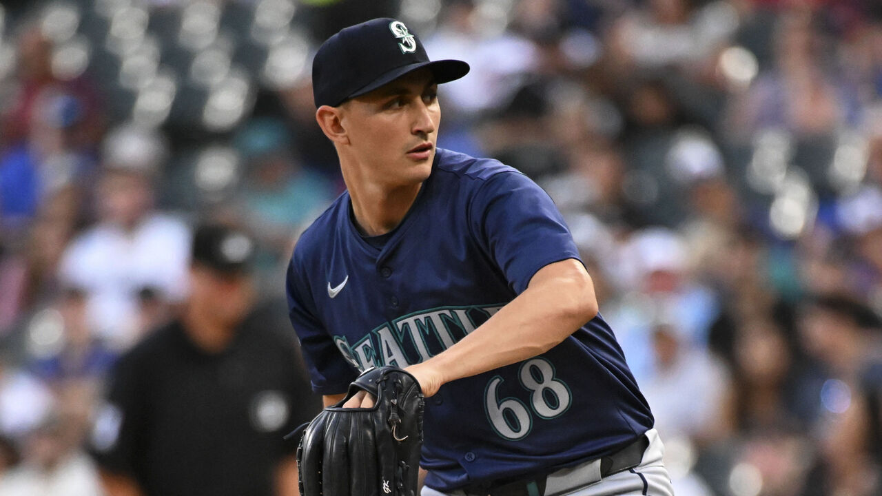 CHICAGO, ILLINOIS - JULY 26: George Kirby #68 of the Seattle Mariners throws a pitch during the first inning of a game against the Chicago White Sox at Guaranteed Rate Field on July 26, 2024 in Chicago, Illinois.